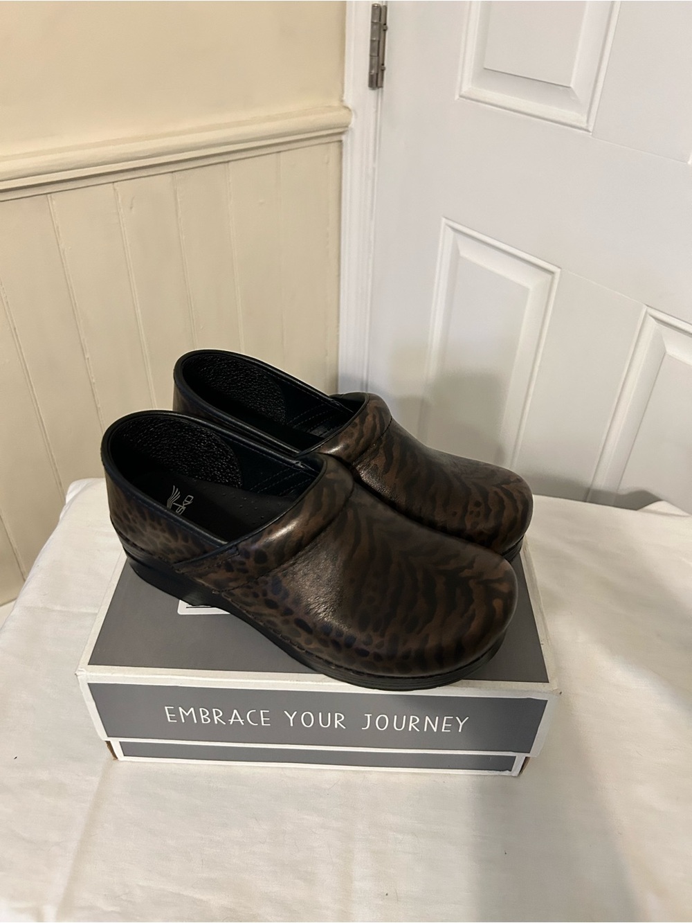 NIB Dansko Professional Brush Off Zebra Print Brown/Black Clog/Size 41/11